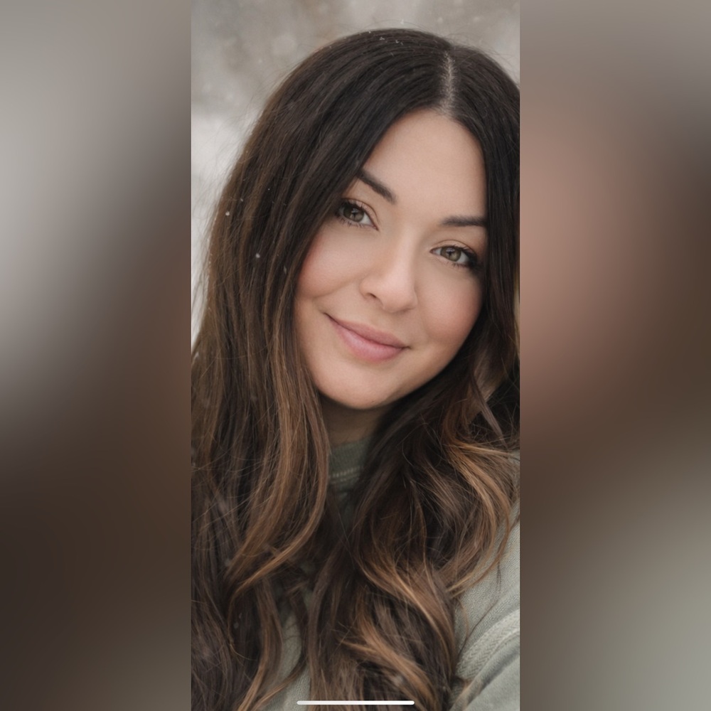 Meet your Posher, Jennifer ❤️ this listing to be notified when I’m live on Posh!